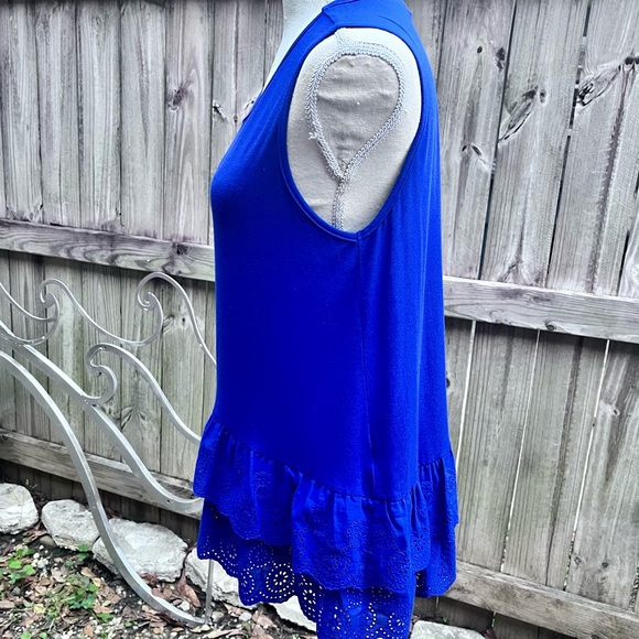 Cha Cha Vente Blue Ruffle Trimmed Tank Top; Size PM - Picture 4 of 8